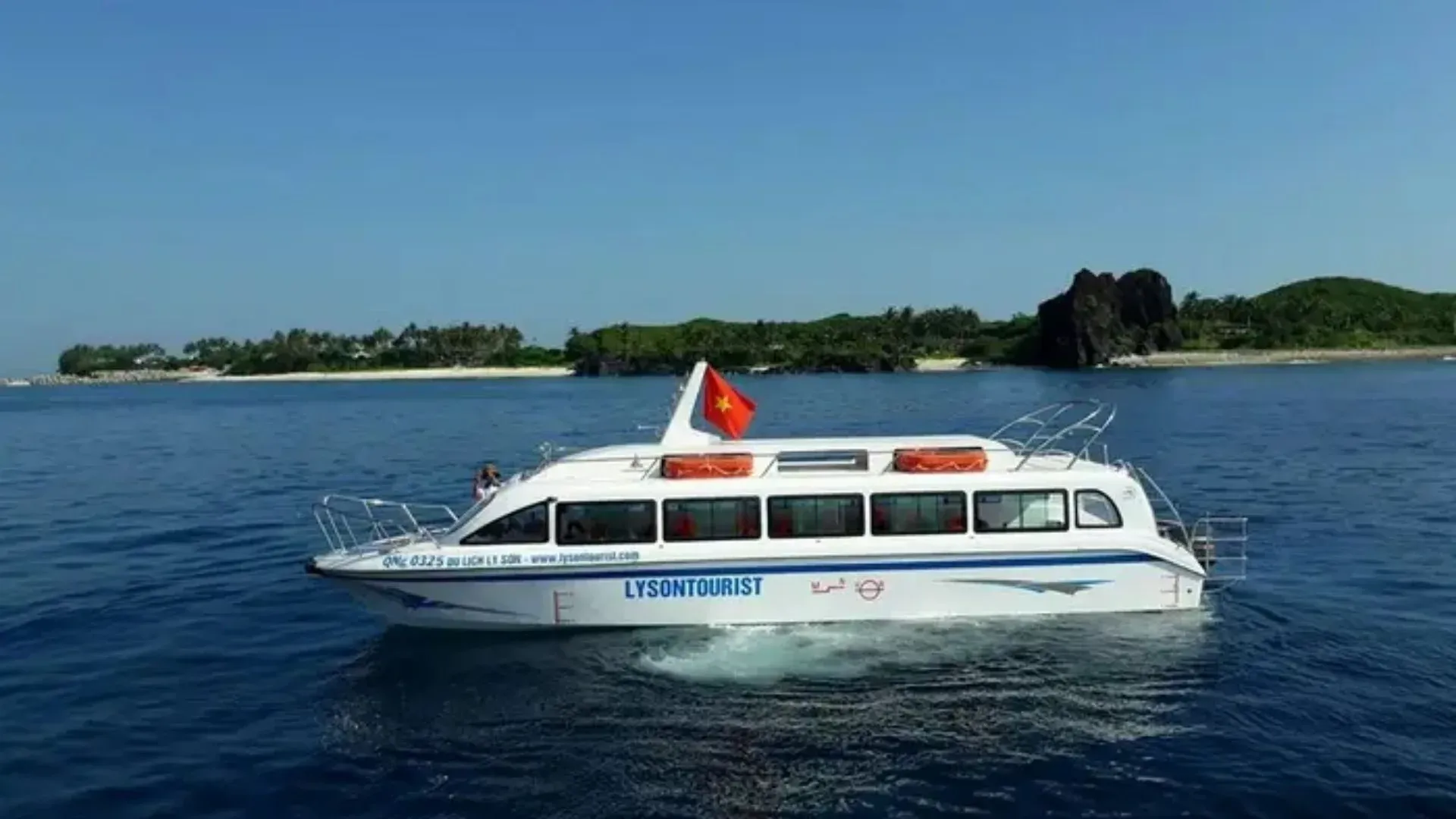 tau-ly-son-tourist-di-dao-be