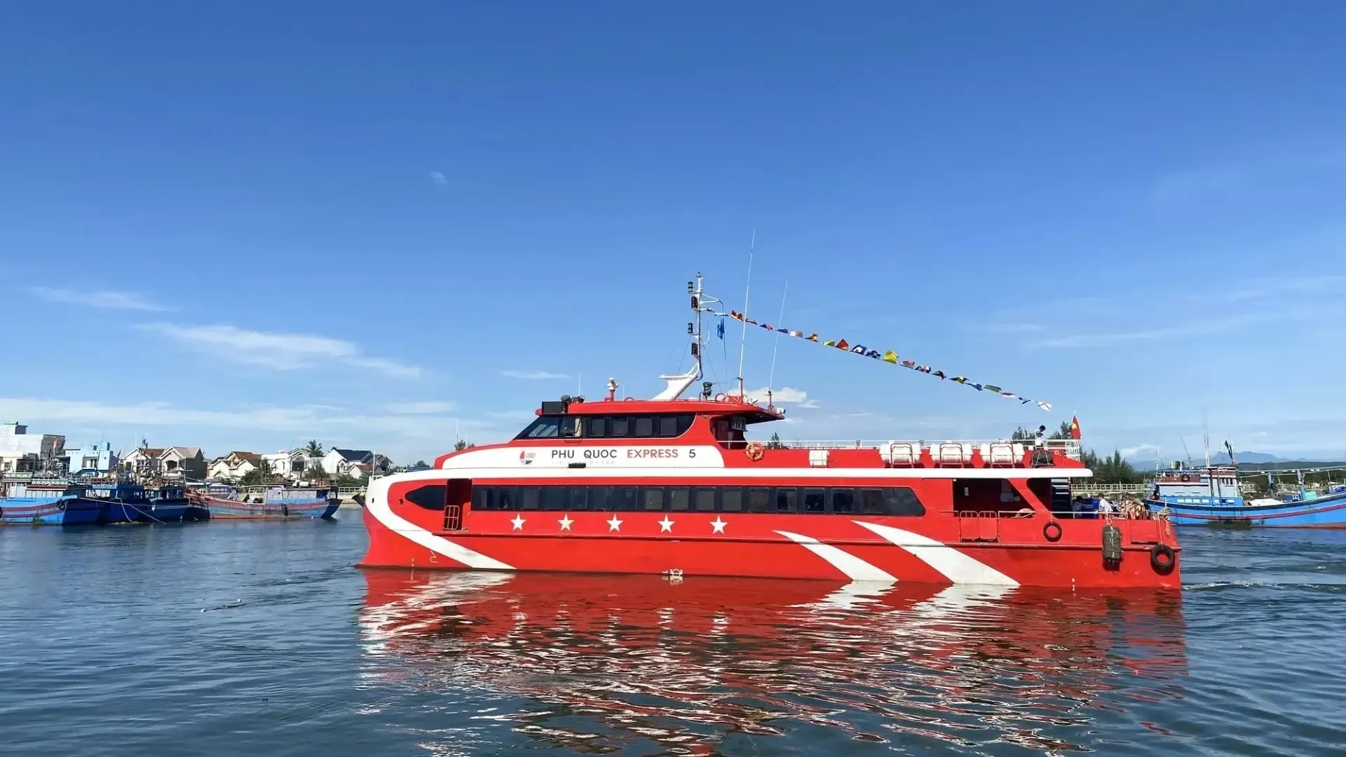 Tàu Phú Quốc Express đi Lý Sơn ít say sóng