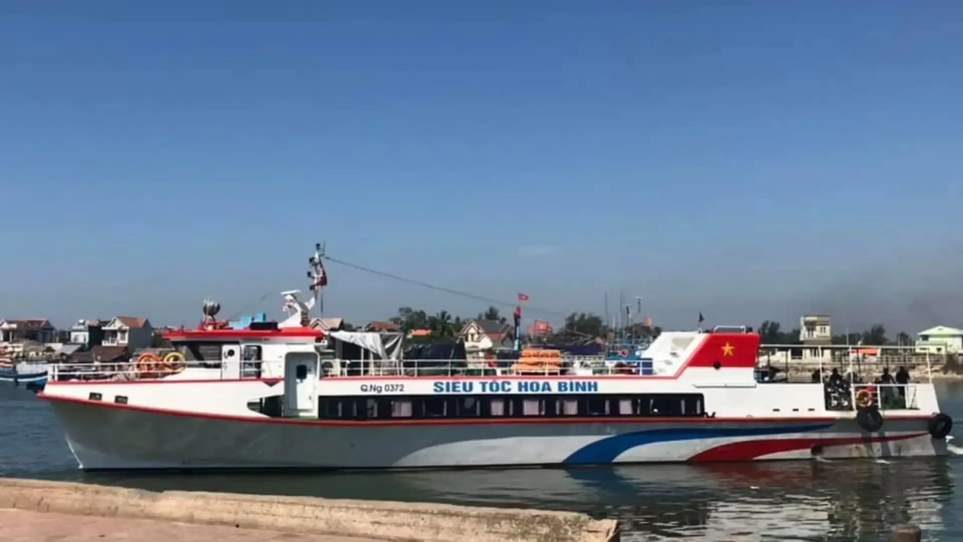 Tàu siêu tốc Hòa Bình đi Lý Sơn