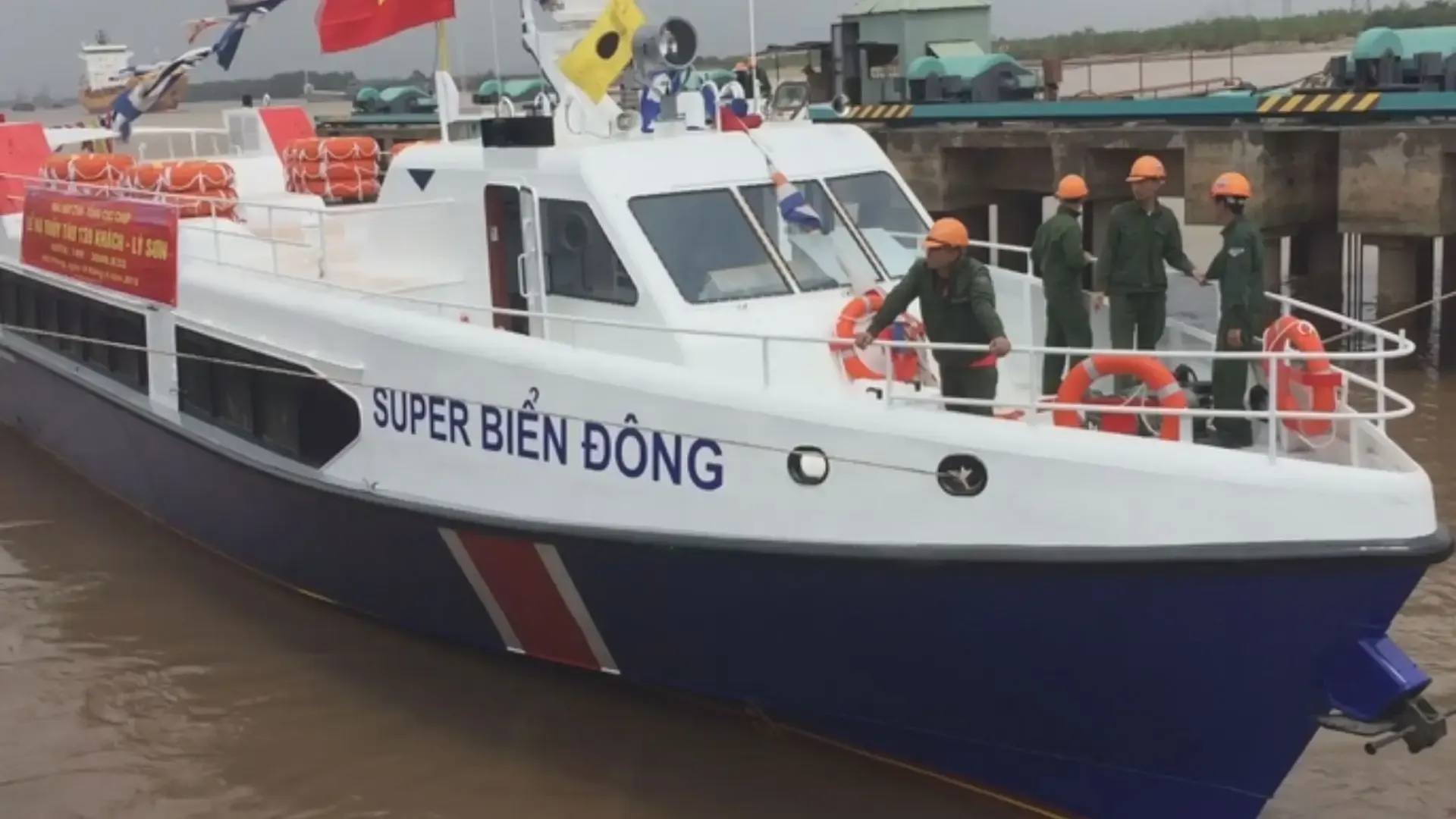 Tàu Super Biển Đông
